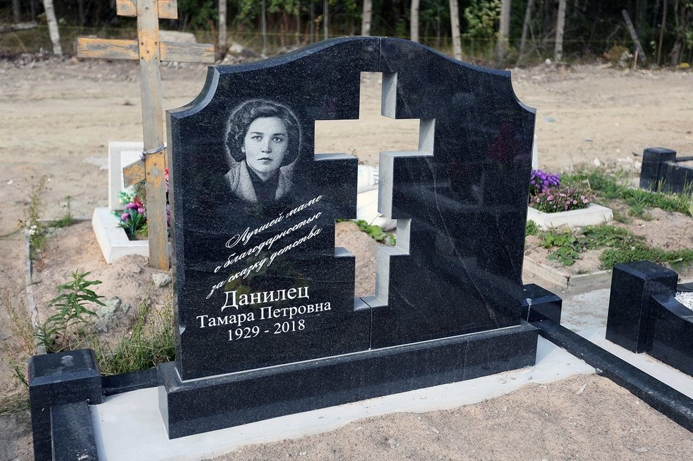 Традиционный двойной памятник с 