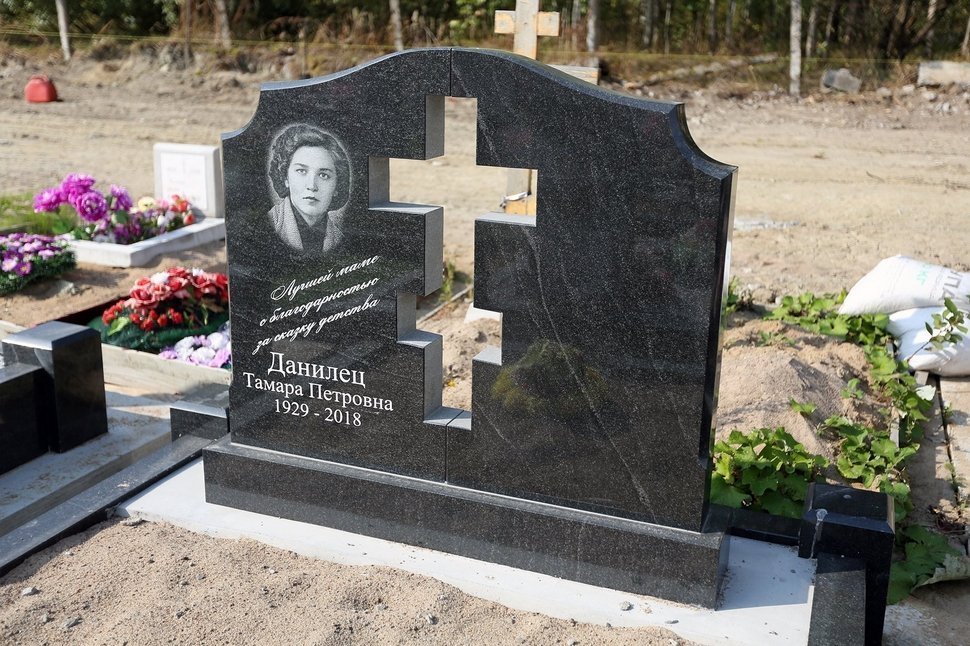 Традиционный двойной памятник с 