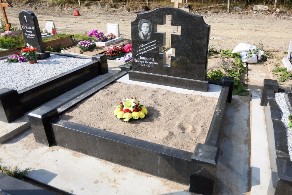 Традиционный двойной памятник с 