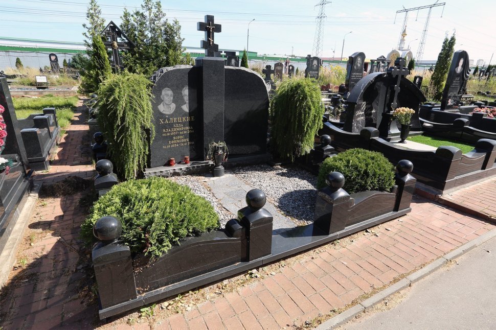 Двойной памятник в форме 