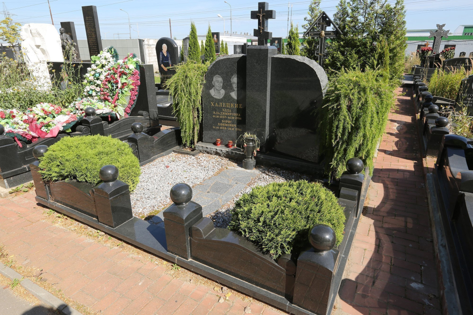 Двойной памятник в форме 