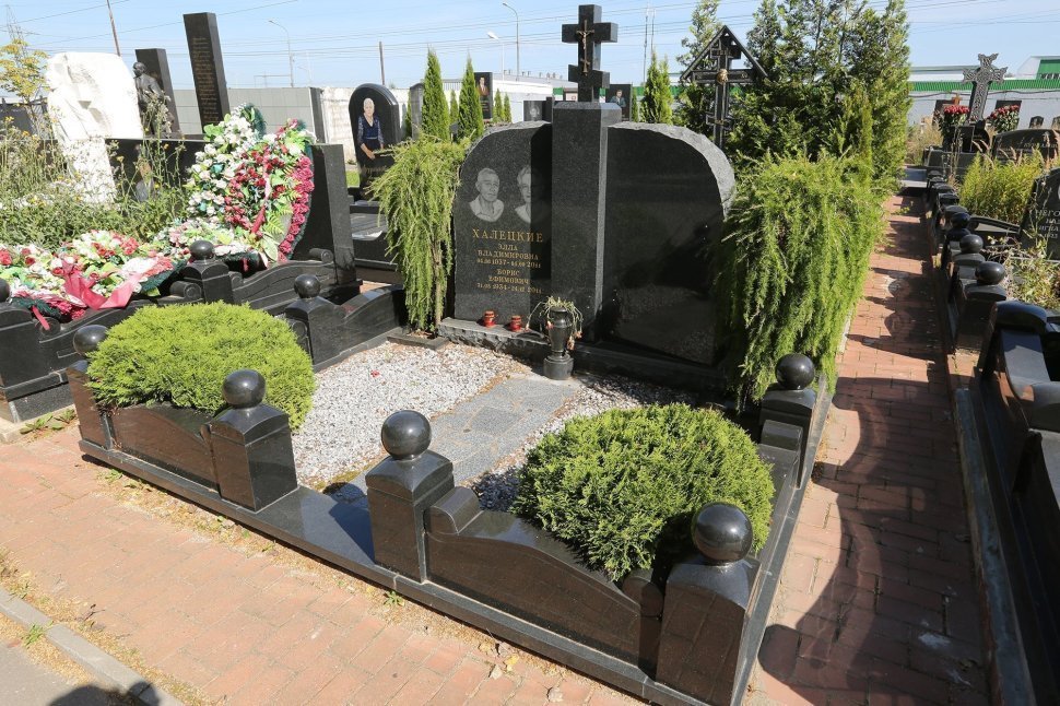 Двойной памятник в форме 