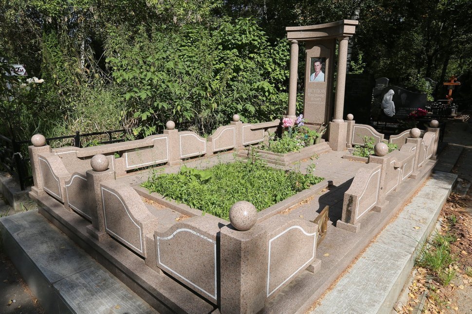 Мемориальный комплекс из гранита 