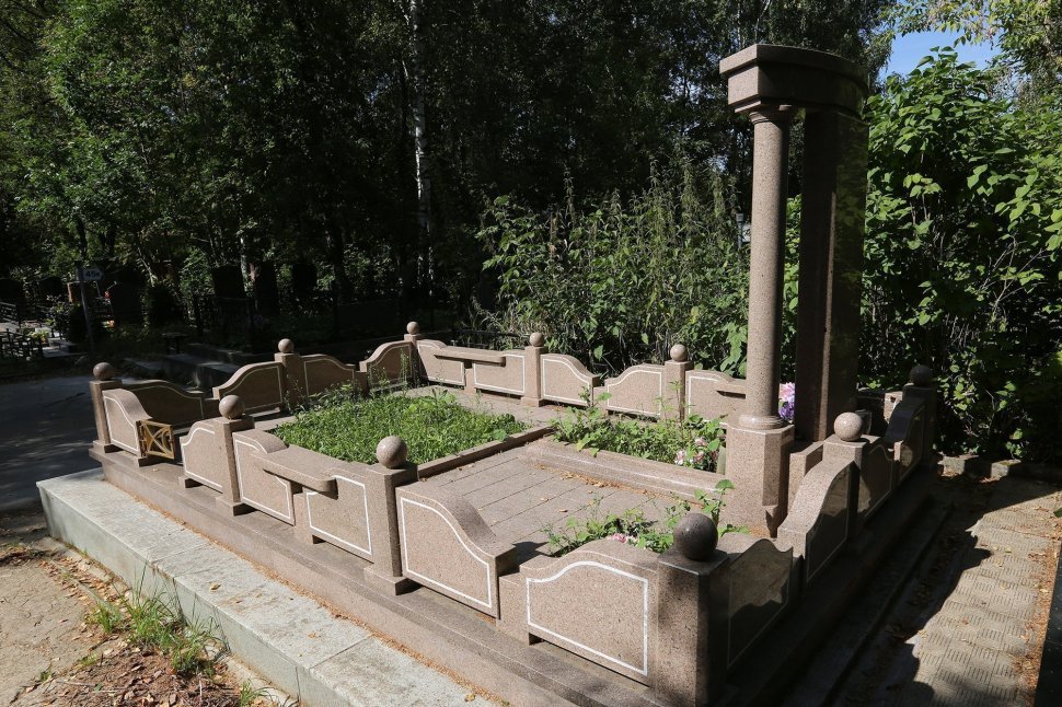 Мемориальный комплекс из гранита 