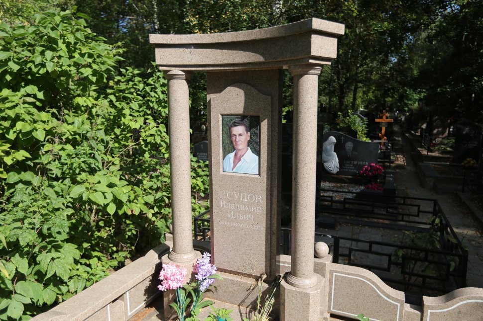 Мемориальный комплекс из гранита 