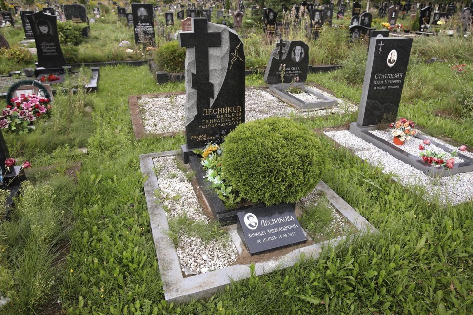 Памятник с вырубленным крестом