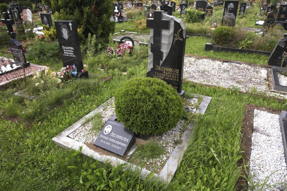 Памятник с вырубленным крестом