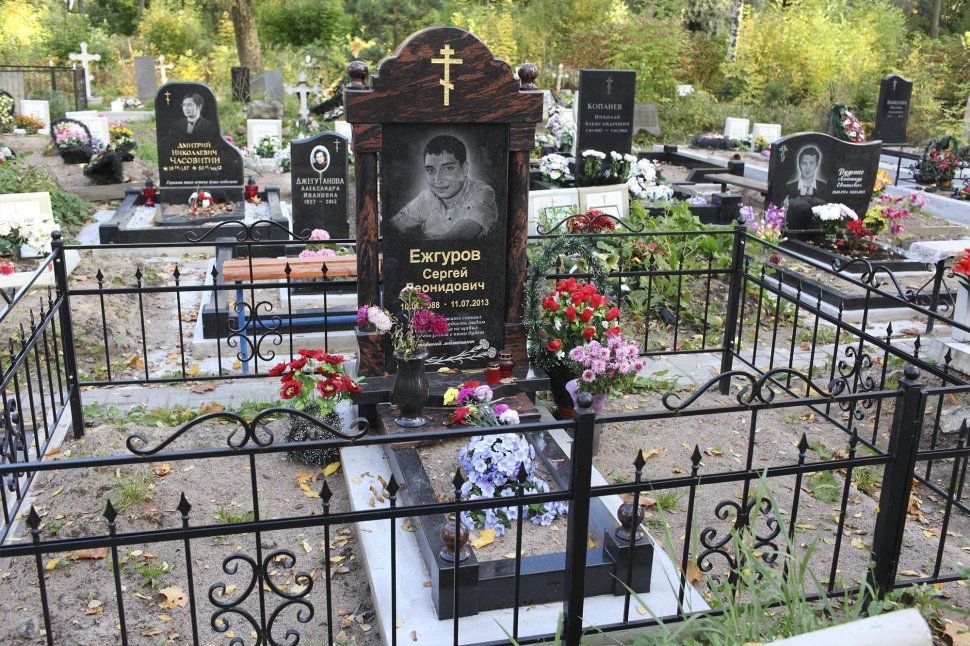 Памятник-арка с колоннами