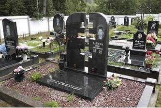 Воздушный крест из двух стел