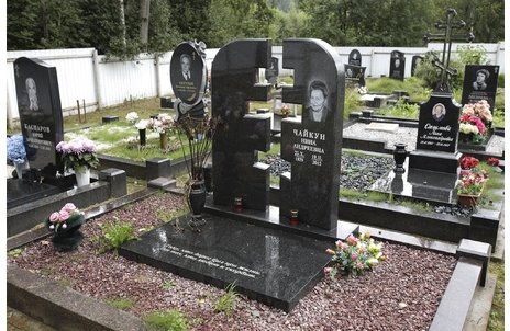 Воздушный крест из двух стел