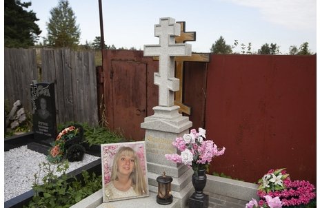 Комплекс из мансуровского гранита с крестом и голгофой