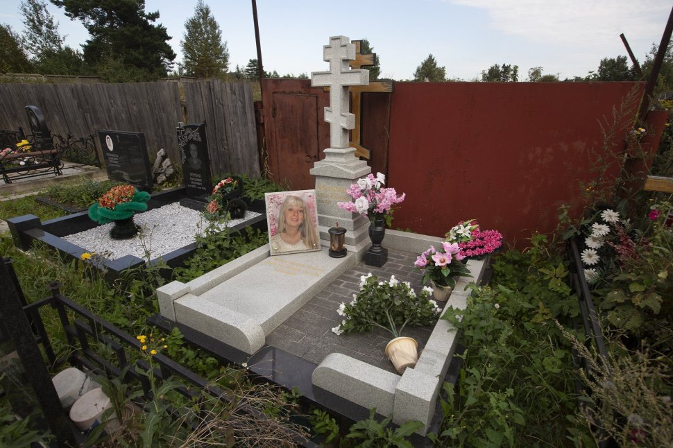 Комплекс из мансуровского гранита с крестом и голгофой