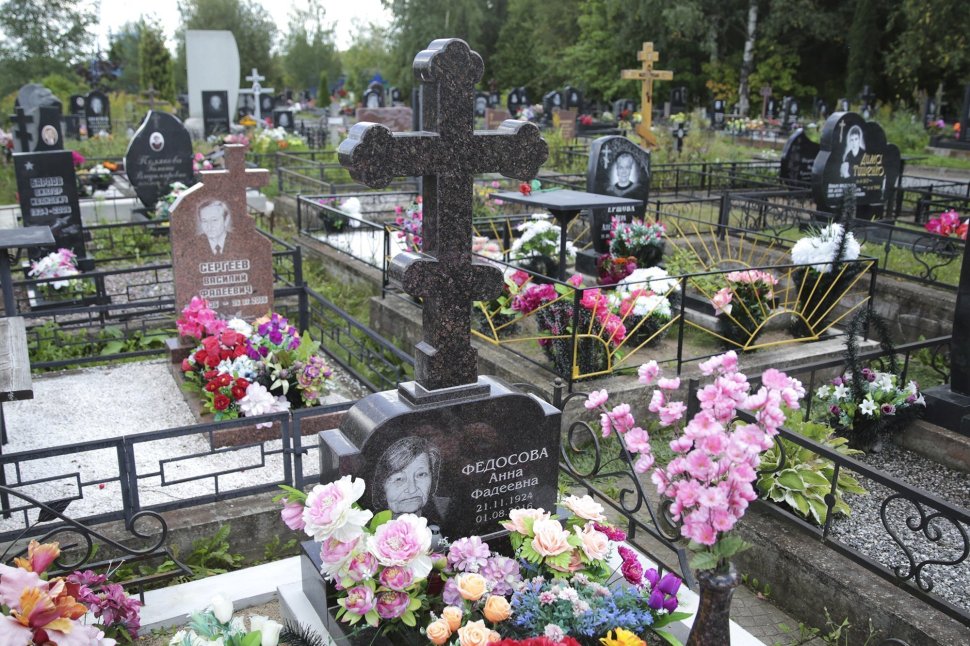 Крест с голгофой из Дымовского гранита