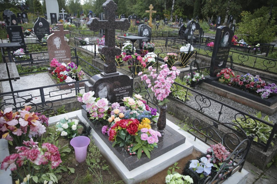 Крест с голгофой из Дымовского гранита