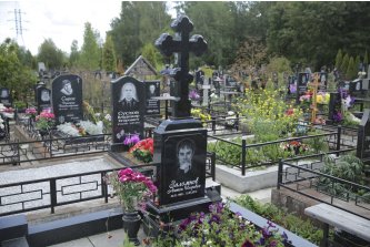 Крест-трилистник на прямоугольной голгофе