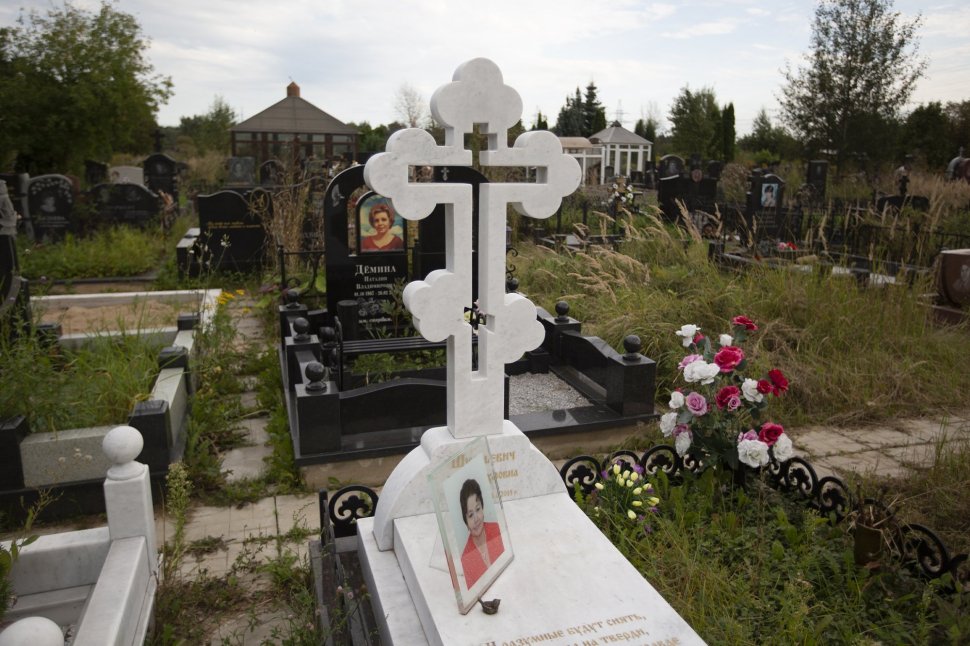 Мраморный резной крест