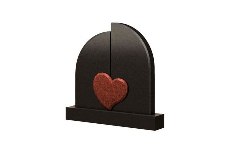 Памятник для двоих с сердцем