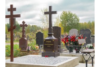 Классический крест из гранита дымовский