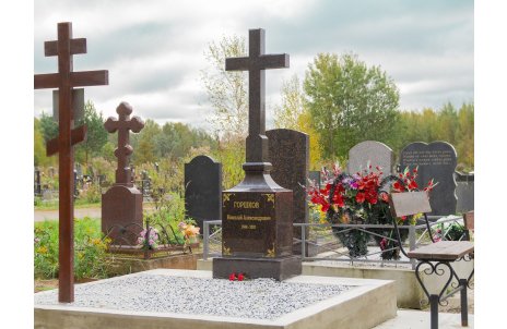 Классический крест из гранита дымовский