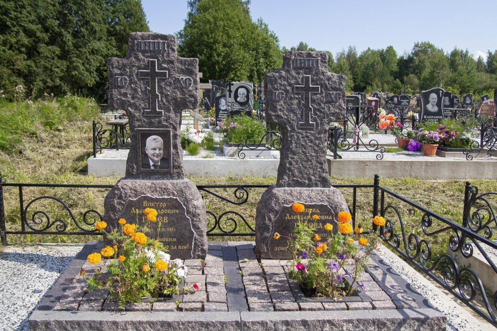 Крест в старорусском стиле