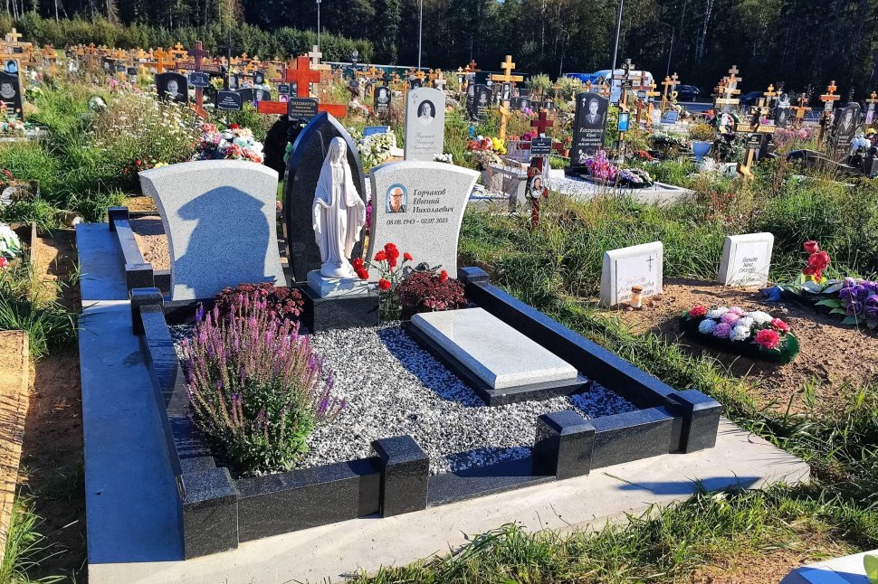 Памятник «Архитектурный цветок»