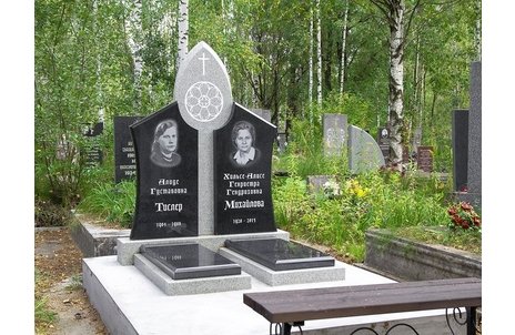 Памятник в готическом стиле