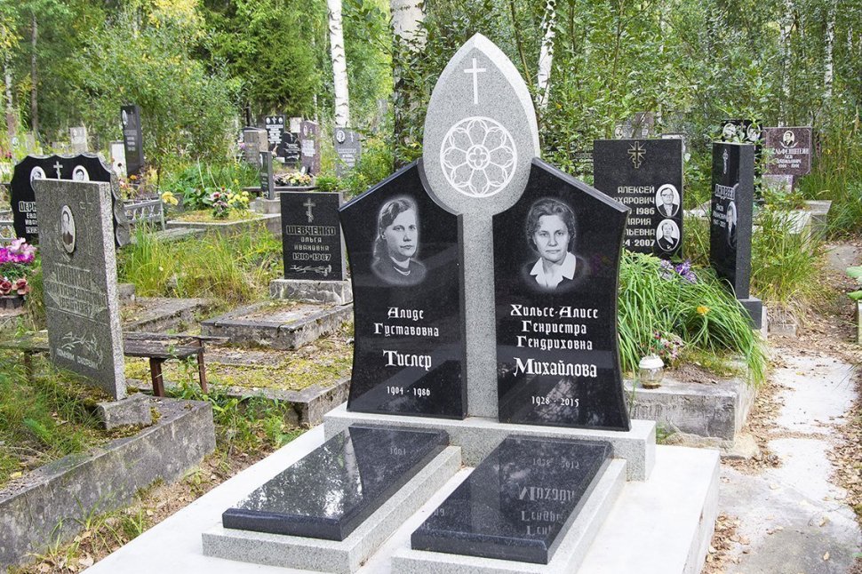 Памятник в готическом стиле