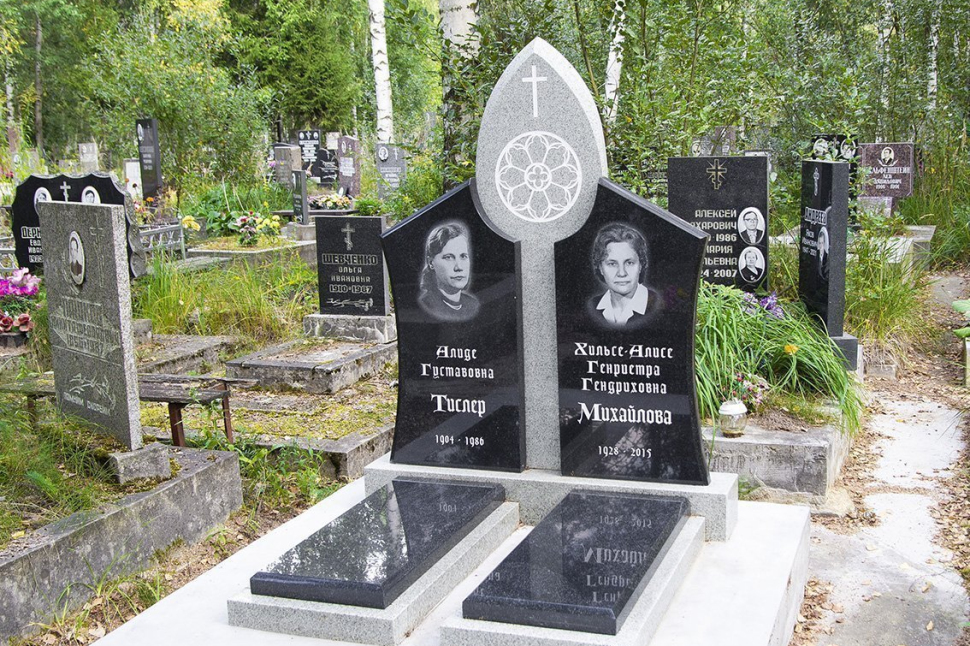Памятник в готическом стиле