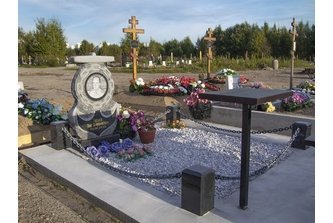 Памятник моряку