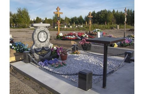 Памятник моряку