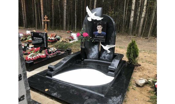 Галерея проектов, проект Памятник с чайками из мрамора