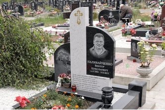 Составной памятник из белого гранита 