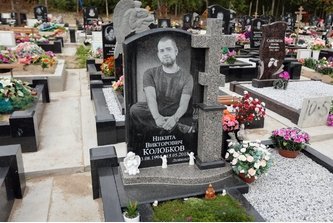 Составной памятник из гранита 