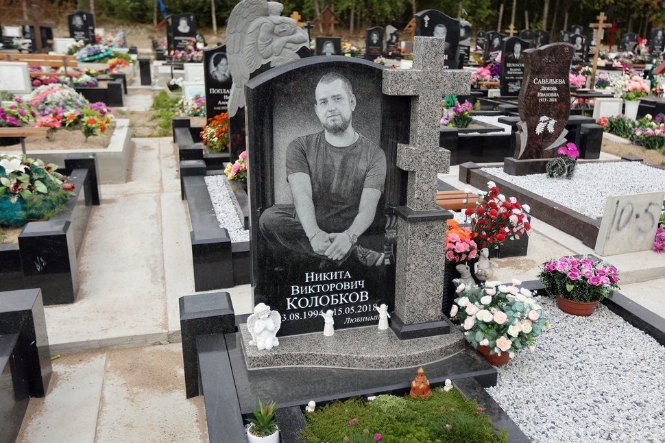 Составной памятник из гранита 