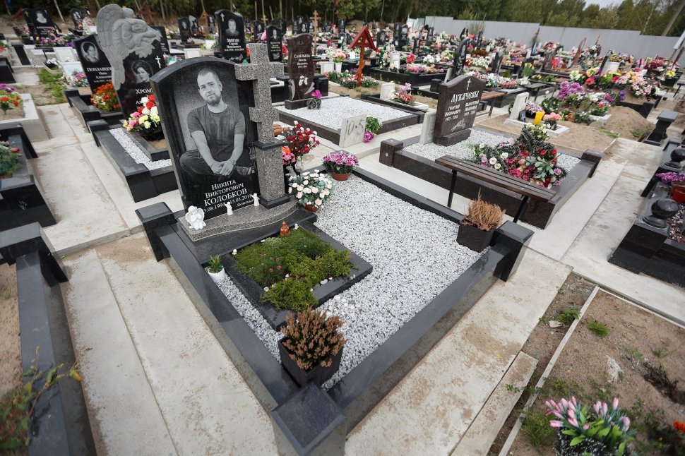 Составной памятник из гранита 