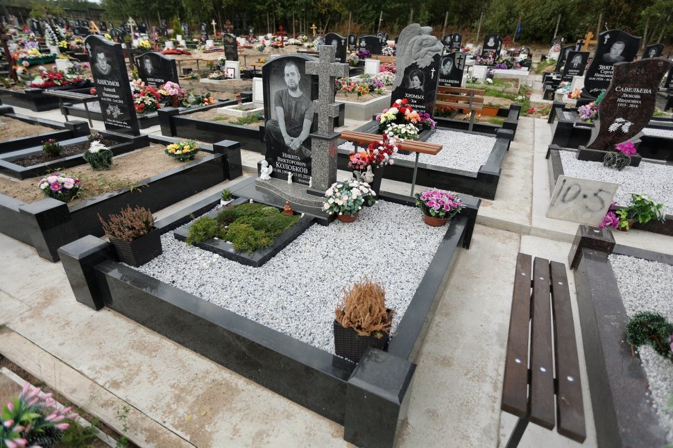 Составной памятник из гранита 