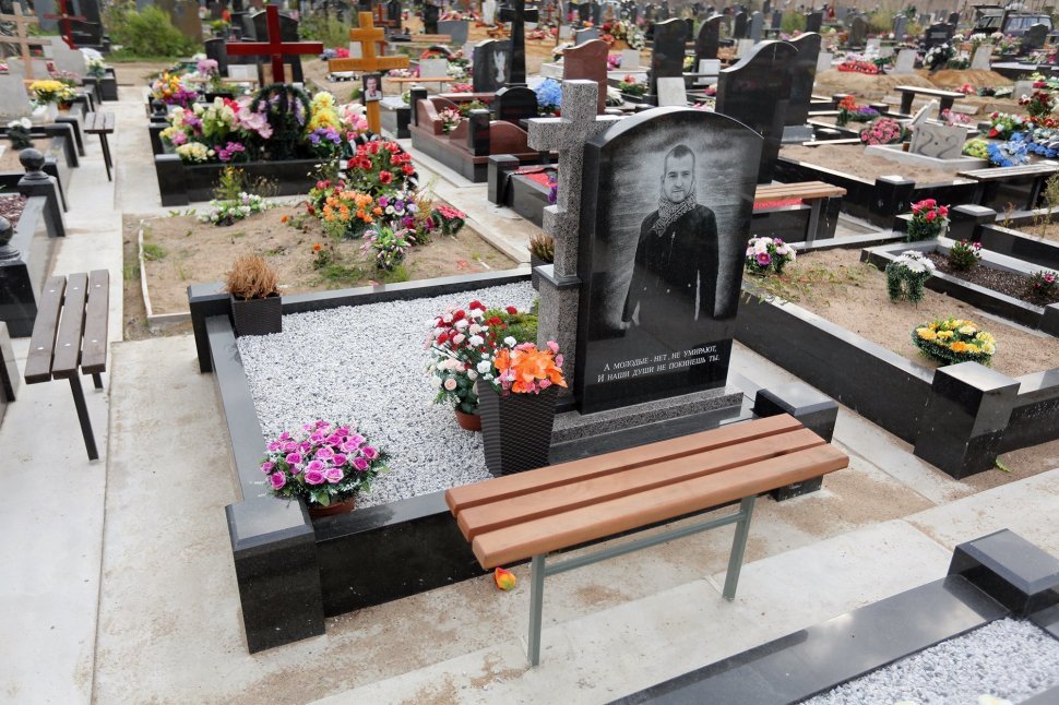 Составной памятник из гранита 