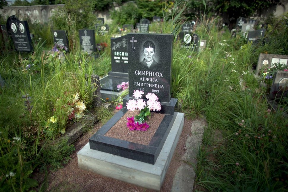 Классический памятник с портретом