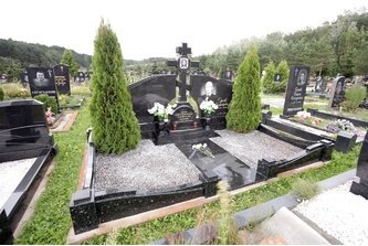 Мемориальный комплекс из чёрного габбро и лабрадорита