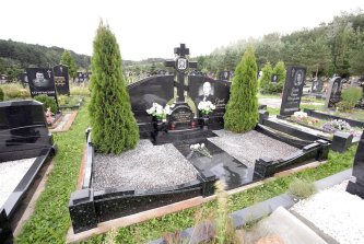 Мемориальный комплекс из чёрного габбро и лабрадорита