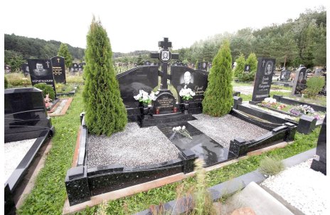 Мемориальный комплекс из чёрного габбро и лабрадорита