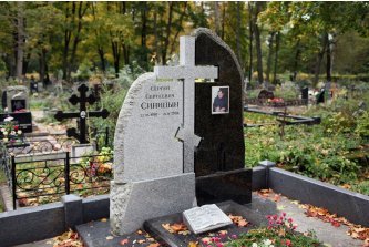 Семейный памятник с крестом из гранитов Габбро и Мансуровский