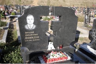 Классический двойной памятник с 