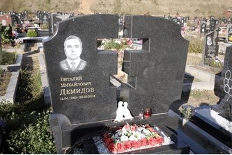 Классический двойной памятник с 