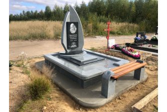 Гранитные комплексы на могилу